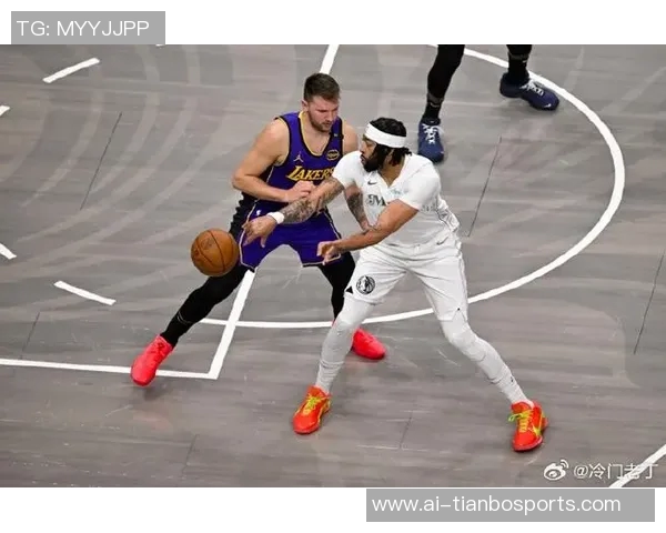 浓眉上半场火力全开13投8中砍下21分6篮板助球队领先对手 浓眉上半场火力全开13投8中砍下21分6篮板助球队领先对手