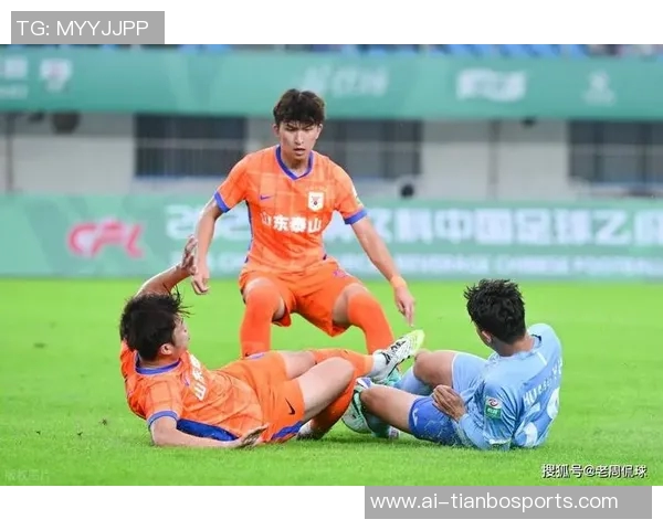 李小恒替补出场连入两球助力中国香港3-1领先孟加拉国 李小恒替补出场连入两球助力中国香港3-1领先孟加拉国