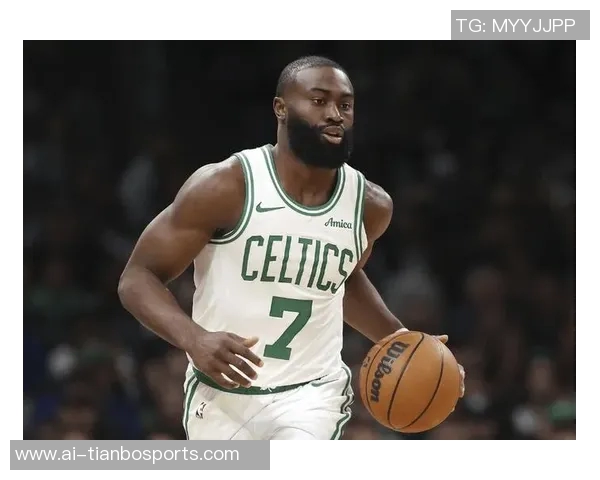 合力进攻展现实力首节杰伦布朗与普理查德双双贡献10分助力球队